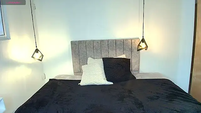 Snapshot of GiaFox_ chatting on May 7, 2026, 8:34 pm GiaFox online show from May 7, 2026, 8:34 pm