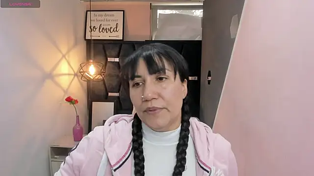 GiaFox  online show from November 4, 2025, 1:15 pm