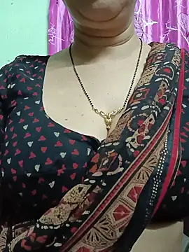 Snapshot of Rosy-B chatting on May 13, 2026, 9:55 pm Rosy-B online show from May 13, 2026, 9:55 pm