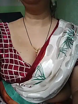 Snapshot of Rosy-B chatting on July 12, 2026, 12:33 am Rosy-B online show from July 12, 2026, 12:33 am