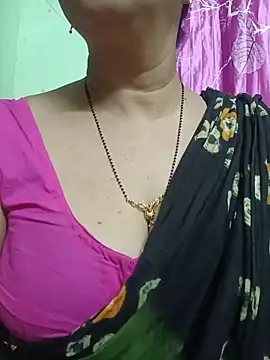 Snapshot of Rosy-B chatting on May 28, 2026, 5:30 pm Rosy-B online show from May 28, 2026, 5:30 pm