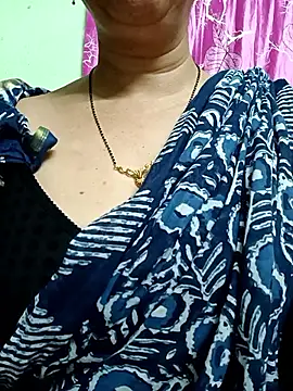 Snapshot of Rosy-B chatting on May 19, 2026, 10:06 pm Rosy-B online show from May 19, 2026, 10:06 pm