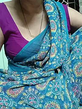 Snapshot of Rosy-B chatting on July 6, 2026, 3:25 pm Rosy-B online show from July 6, 2026, 3:25 pm