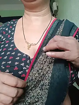 Snapshot of Rosy-B chatting on July 15, 2026, 12:28 am Rosy-B online show from July 15, 2026, 12:28 am