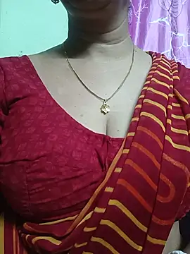 Snapshot of Rosy-B chatting on July 20, 2026, 9:39 pm Rosy-B online show from July 20, 2026, 9:39 pm