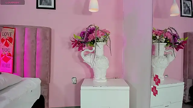 RolyLoren online show from February 24, 2025, 10:03 pm