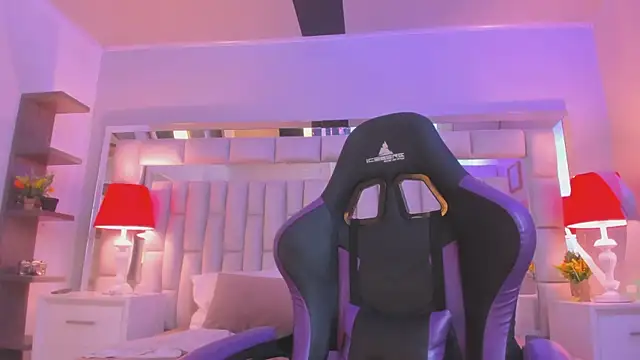 mariiahneedles online show from March 7, 2026, 1:12 am