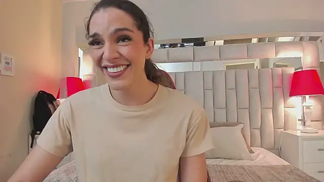 mariiahneedles online show from October 23, 2025, 12:31 am