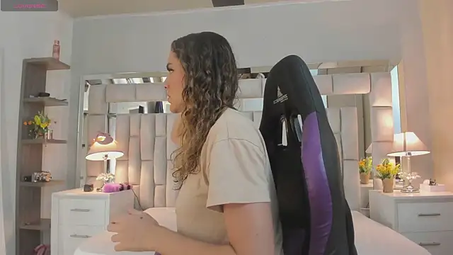 mariiahneedles online show from April 11, 2026, 5:15 am