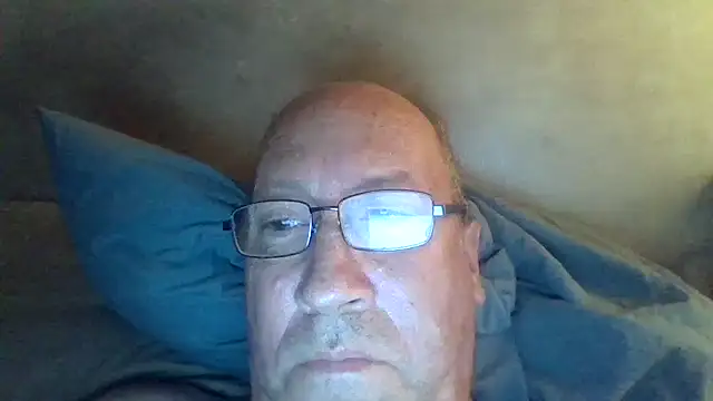 Snapshot of hornyrich69 chatting on December 17, 2025, 7:24 am hornyrich69 online show from December 17, 2025, 7:24 am