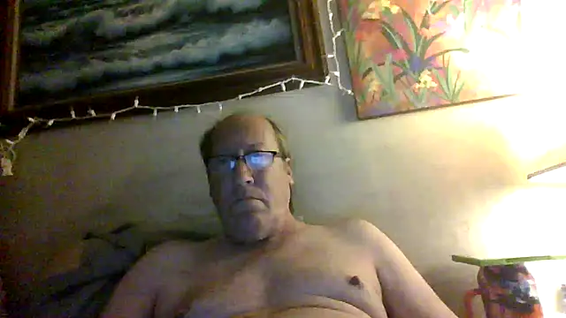 Snapshot of hornyrich69 chatting on December 8, 2024, 9:02 am hornyrich69 online show from December 8, 2024, 9:02 am