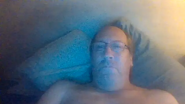 Snapshot of hornyrich69 chatting on October 19, 2025, 5:32 am hornyrich69 online show from October 19, 2025, 5:32 am
