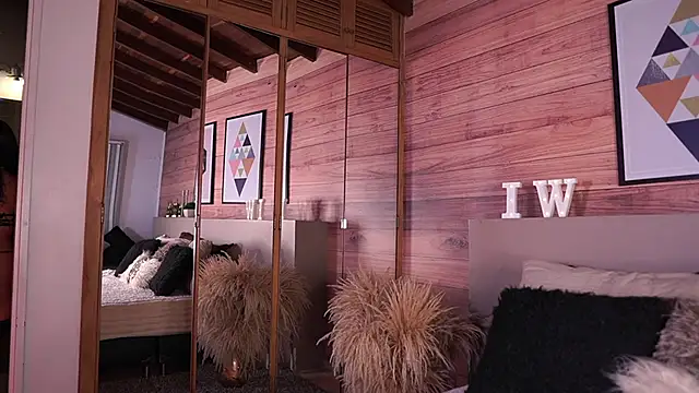 Snapshot of IzzyWild chatting on October 20, 2025, 11:44 am IzzyWild online show from October 20, 2025, 11:44 am