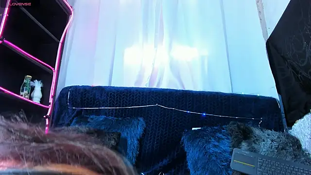 Snapshot of Mracialatina chatting on November 9, 2025, 4:33 pm Mracialatina online show from November 9, 2025, 4:33 pm