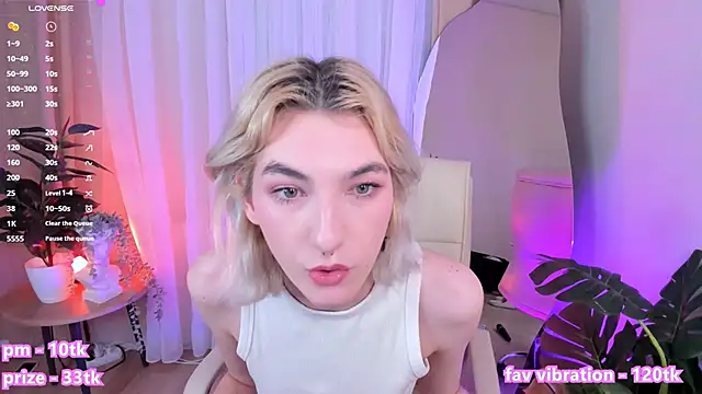 Snapshot of Mia_Cheers chatting on February 6, 2025, 1:43 pm Mia Cheers online show from February 6, 2025, 1:43 pm