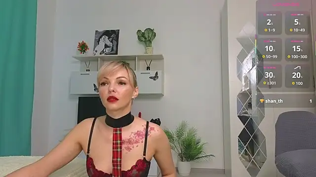 Snapshot of Molliblum chatting on June 3, 2026, 2:18 pm Molliblum online show from June 3, 2026, 2:18 pm