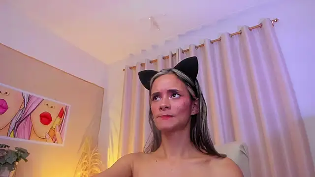 Snapshot of SkiinnyAna chatting on September 14, 2025, 1:06 am SkiinnyAna online show from September 14, 2025, 1:06 am