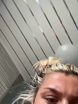 IrishTeenBarbie69 online show from March 22, 2026, 1:34 pm