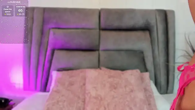 sophiee smith online show from October 20, 2025, 11:22 am