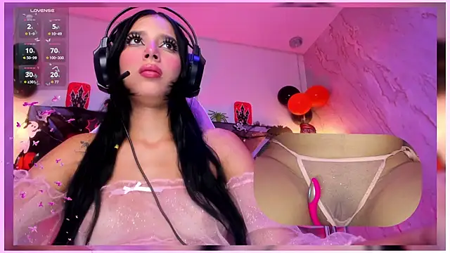 Snapshot of SweetieCloe_ chatting on October 28, 2025, 9:14 pm SweetieCloe online show from October 28, 2025, 9:14 pm