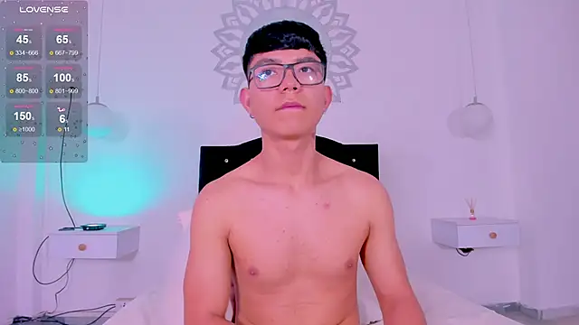 Snapshot of CodyTwink chatting on November 21, 2025, 5:23 pm CodyTwink online show from November 21, 2025, 5:23 pm