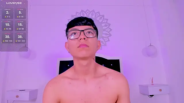 Snapshot of CodyTwink chatting on November 25, 2025, 3:34 pm CodyTwink online show from November 25, 2025, 3:34 pm