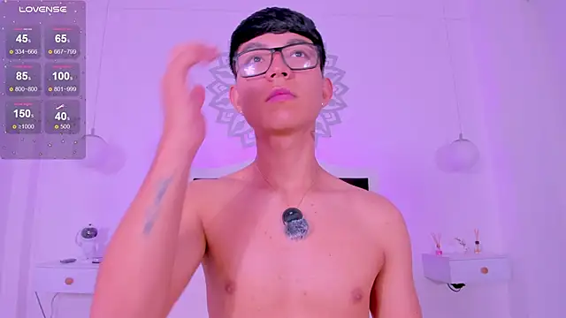 Snapshot of CodyTwink chatting on February 2, 2026, 4:39 pm CodyTwink online show from February 2, 2026, 4:39 pm