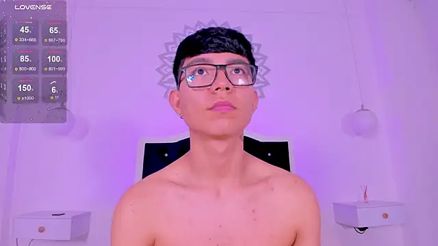 Snapshot of CodyTwink chatting on November 29, 2025, 4:29 pm CodyTwink online show from November 29, 2025, 4:29 pm