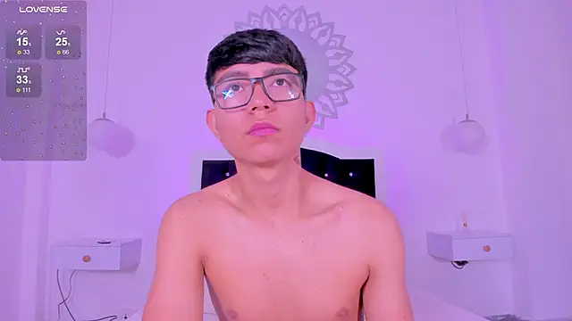 Snapshot of CodyTwink chatting on January 7, 2026, 1:38 pm CodyTwink online show from January 7, 2026, 1:38 pm