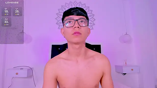 Snapshot of CodyTwink chatting on December 16, 2025, 2:43 pm CodyTwink online show from December 16, 2025, 2:43 pm