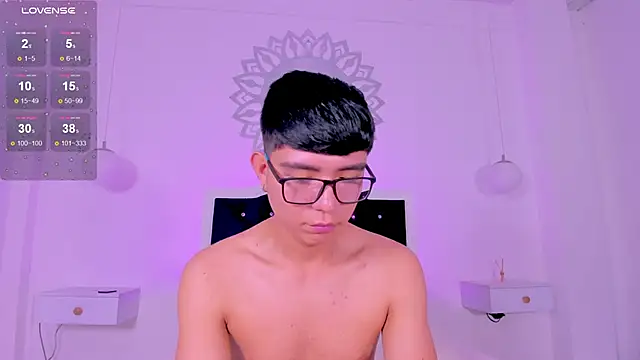 Snapshot of CodyTwink chatting on December 14, 2025, 11:43 pm CodyTwink online show from December 14, 2025, 11:43 pm