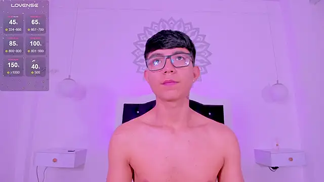 Snapshot of CodyTwink chatting on January 14, 2026, 4:32 pm CodyTwink online show from January 14, 2026, 4:32 pm