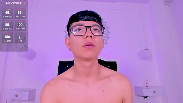 Snapshot of CodyTwink chatting on November 24, 2025, 2:50 pm CodyTwink online show from November 24, 2025, 2:50 pm