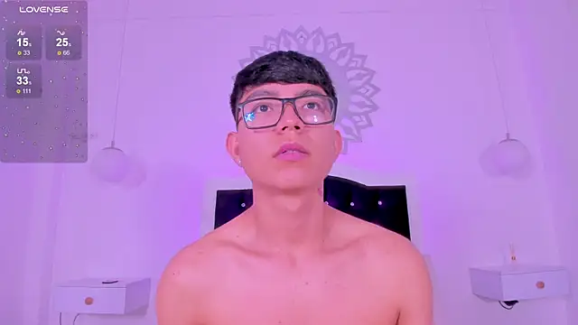 Snapshot of CodyTwink chatting on January 9, 2026, 3:52 pm CodyTwink online show from January 9, 2026, 3:52 pm