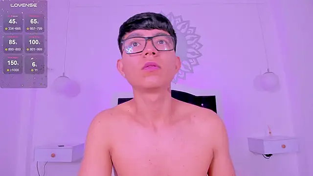 Snapshot of CodyTwink chatting on January 6, 2026, 3:38 pm CodyTwink online show from January 6, 2026, 3:38 pm