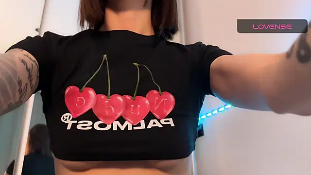 ellie miu online show from November 18, 2025, 7:17 pm