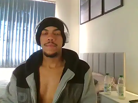 blackbaby101010 online show from May 20, 2026, 4:37 pm