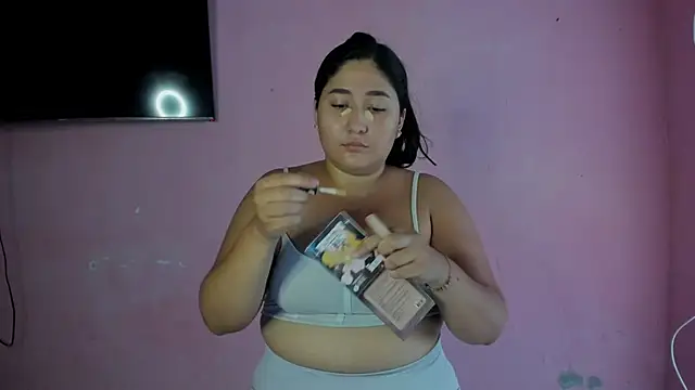 cherrycurvyyy online show from February 9, 2026, 4:05 pm