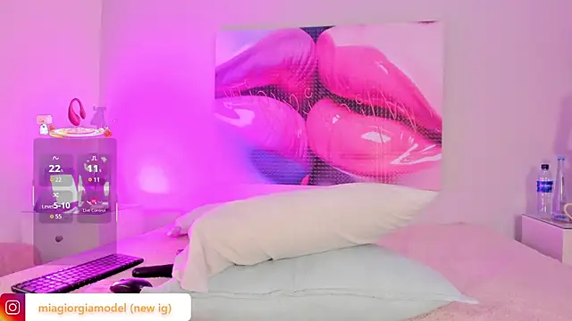 Miagiorgia  online show from March 12, 2026, 6:01 pm