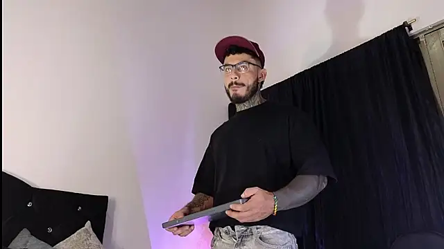 Snapshot of john_cartter1 chatting on October 24, 2025, 11:20 am john cartter1 online show from October 24, 2025, 11:20 am