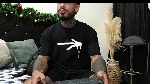 Snapshot of john_cartter1 chatting on December 14, 2025, 11:05 am john cartter1 online show from December 14, 2025, 11:05 am