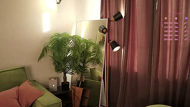 Snapshot of Sandy-the-Squirrel chatting on October 29, 2025, 12:48 pm Sandy-the-Squirrel online show from October 29, 2025, 12:48 pm