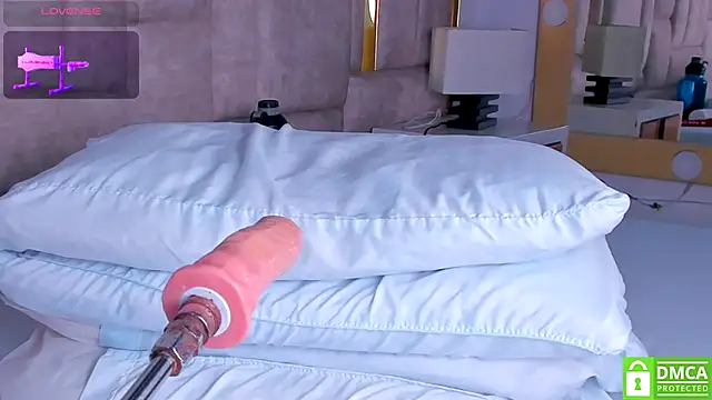 Snapshot of Eris_Rose chatting on November 12, 2025, 8:12 pm Eris Rose online show from November 12, 2025, 8:12 pm