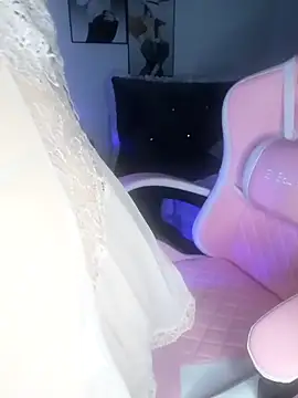 Snapshot of _Linez_ chatting on March 18, 2025, 4:39 pm  Linez  online show from March 18, 2025, 4:39 pm