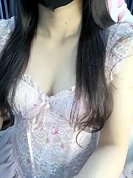 Snapshot of _Linez_ chatting on October 9, 2025, 5:35 pm  Linez  online show from October 9, 2025, 5:35 pm