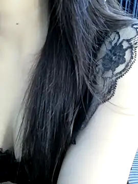 Snapshot of _Linez_ chatting on October 2, 2025, 5:38 pm  Linez  online show from October 2, 2025, 5:38 pm