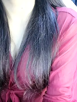 Snapshot of _Linez_ chatting on November 9, 2025, 5:28 pm Linez online show from November 9, 2025, 5:28 pm