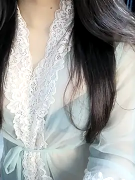 Snapshot of _Linez_ chatting on November 6, 2025, 5:06 pm Linez online show from November 6, 2025, 5:06 pm