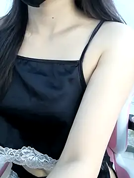 Snapshot of _Linez_ chatting on September 8, 2025, 5:45 pm  Linez  online show from September 8, 2025, 5:45 pm