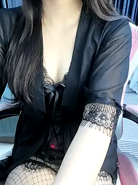 Snapshot of _Linez_ chatting on October 11, 2025, 5:58 pm  Linez  online show from October 11, 2025, 5:58 pm